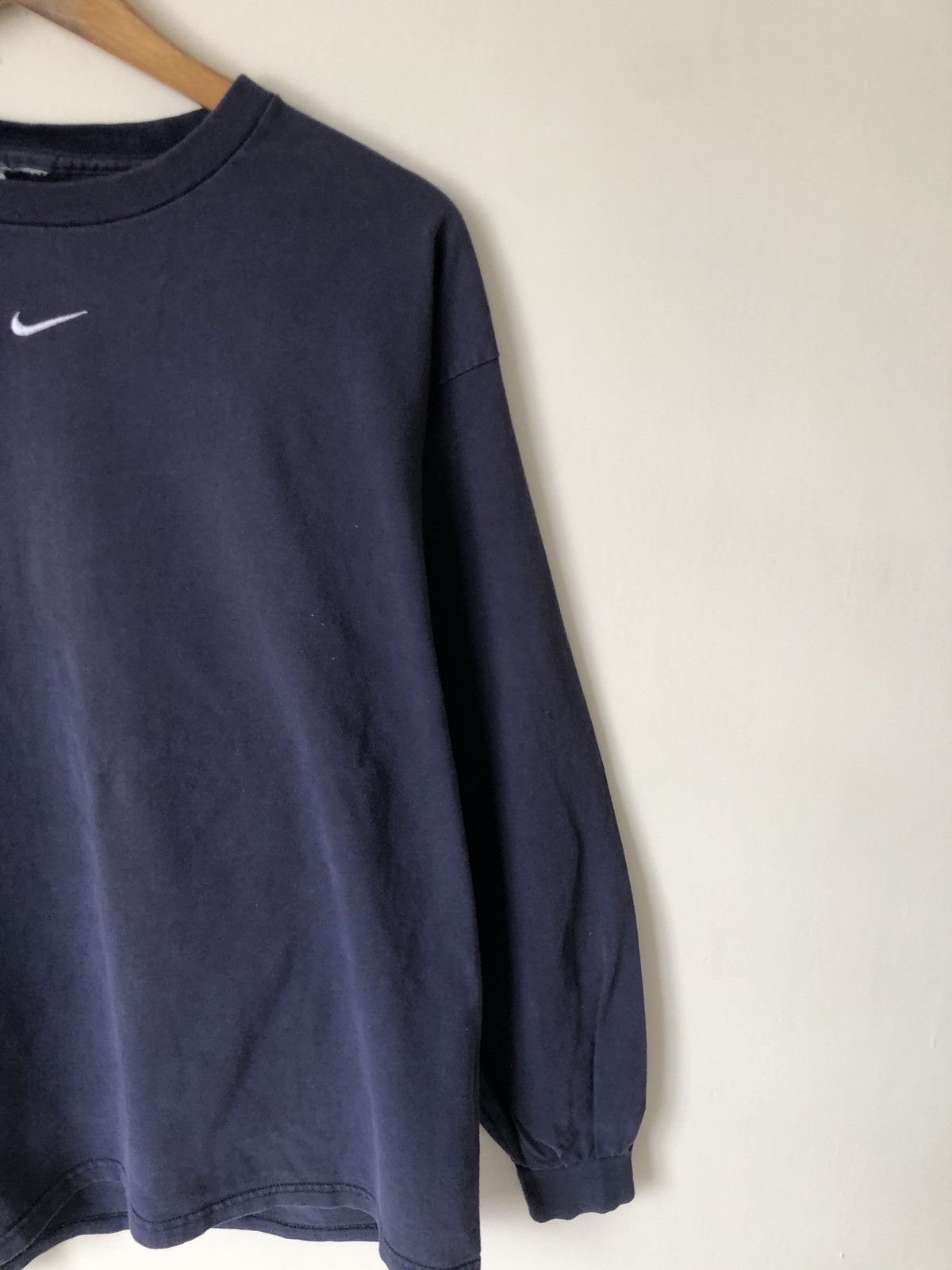 Nike Vintage Nike middle swoosh longsleeve Size US L / EU 52-54 / 3 - 3 Thumbnail
