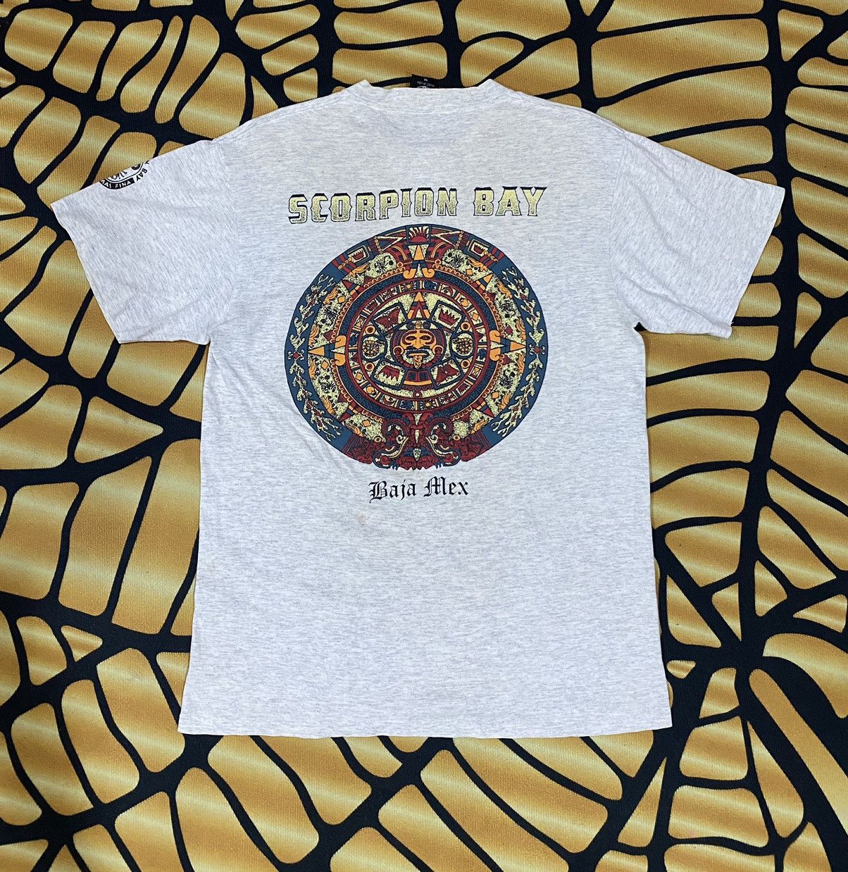 RARE VINTAGE SCORPION BAY NICE DESIGN TEE