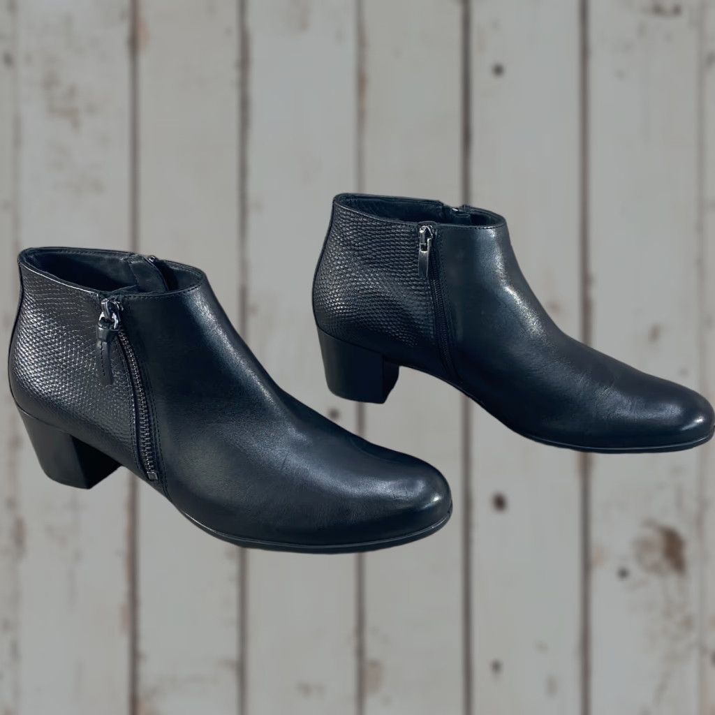 Ecco ECCO Boots Women's Black Leather Danish Design Ankle Booties Side Zip 9 EU 40 UK 7 US 9 Size US 7 / IT 37 - 1 Thumbnail