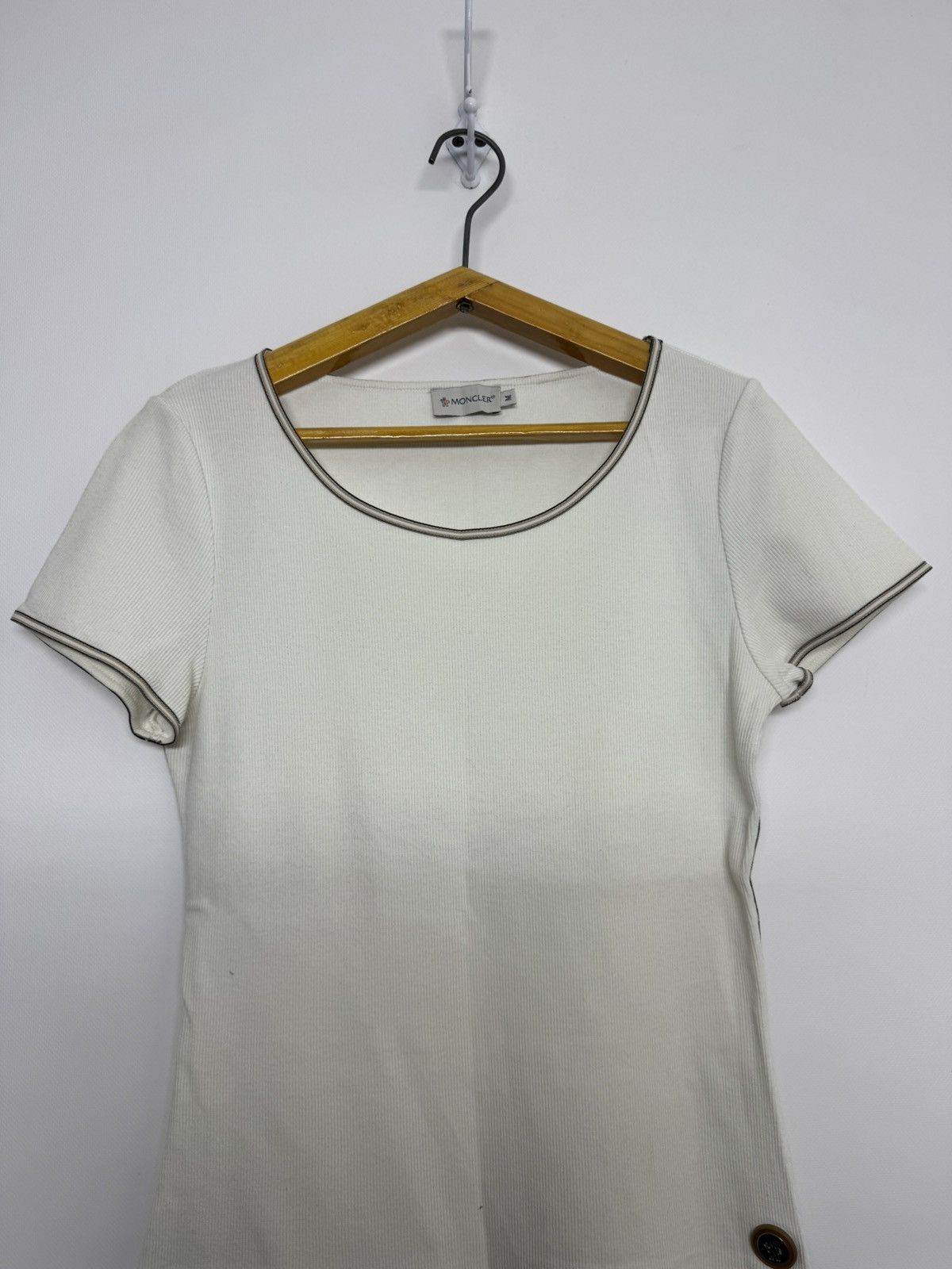 Moncler Vintage Moncler Luxury T-Shirt Size M / US 6-8 / IT 42-44 - 1 Thumbnail