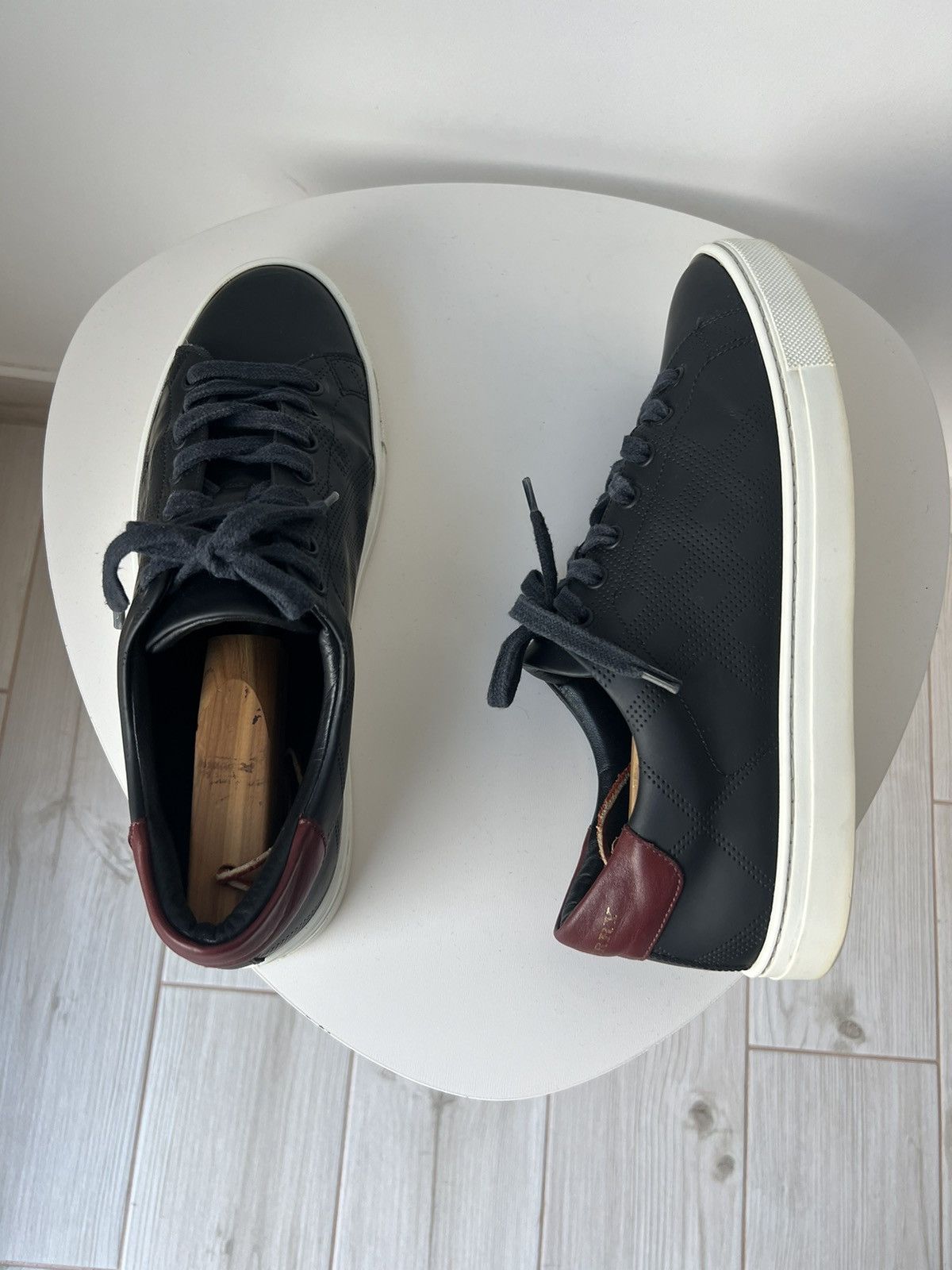 Burberry Burberry Black Leather Low Top Sneakers Size 40 Luxury Size US 7 / EU 40 - 11 Thumbnail