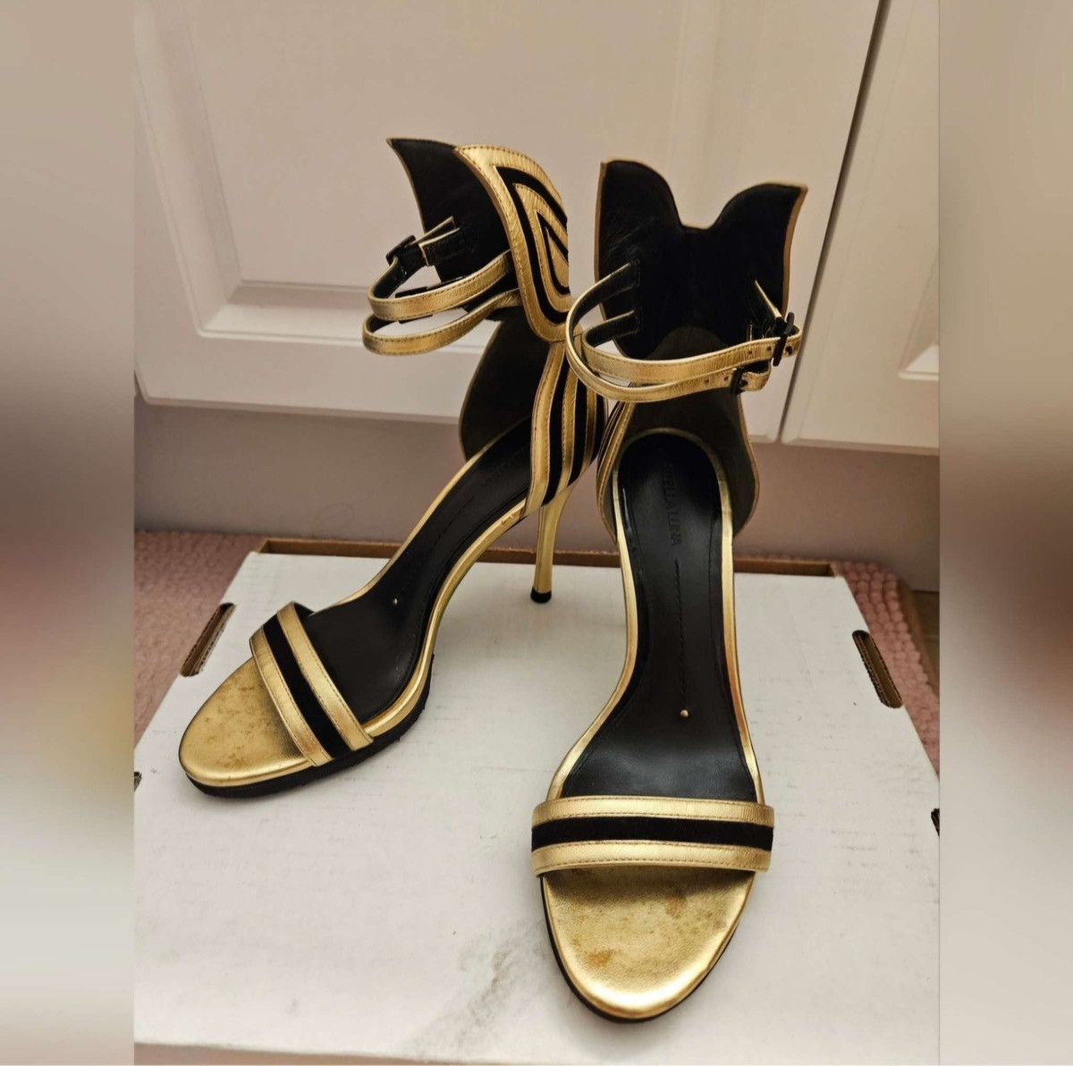 Vintage StellaLuna Gold Wings Leather Double Strap Heel Sandals Size US 6 / IT 36 - 7 Thumbnail