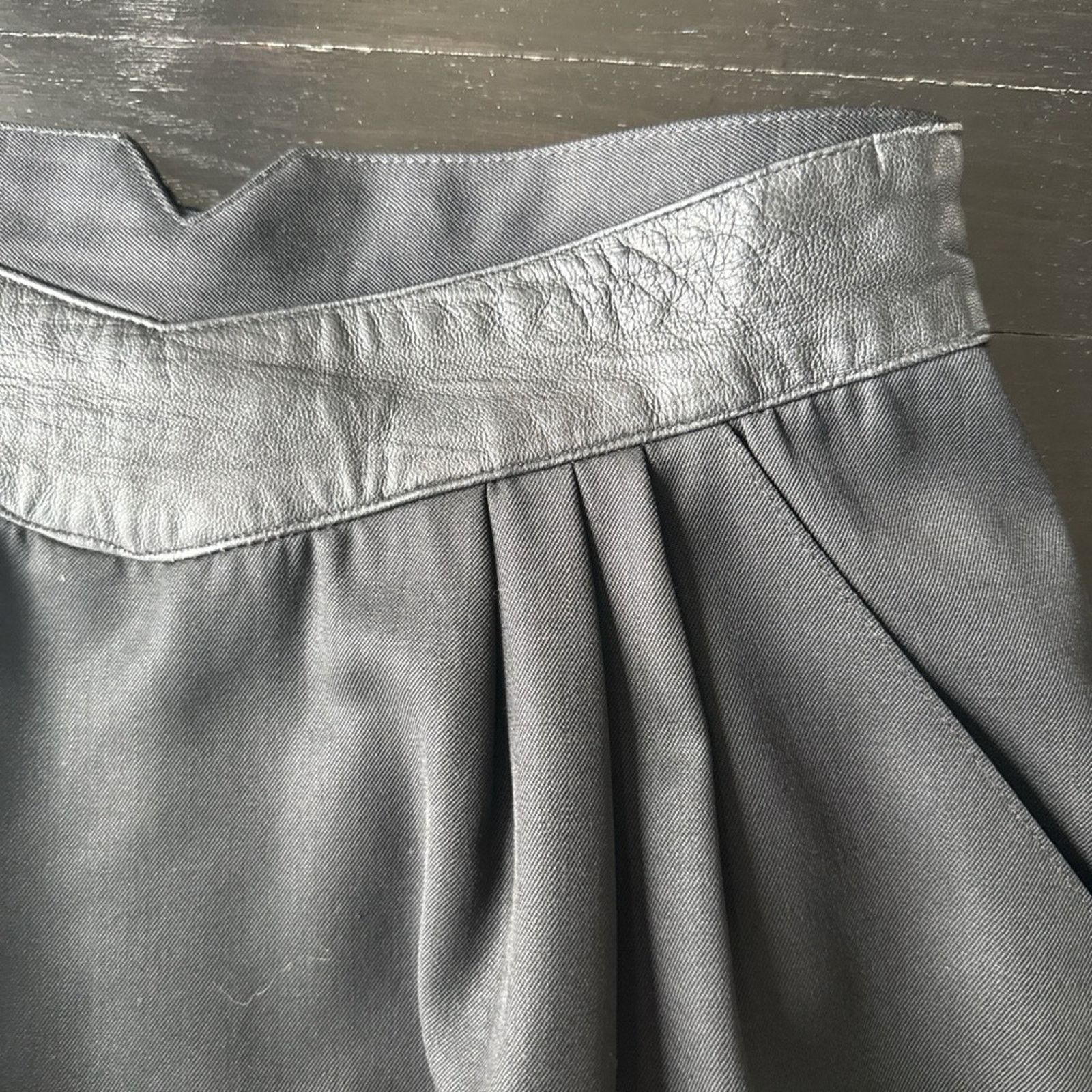 Other Vintage leather waist Elegant Black Women's Skirt Size 28" / US 6 / IT 42 - 5 Thumbnail