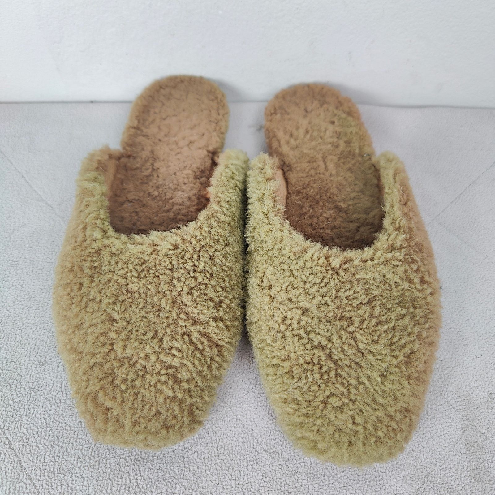 Sleeper Sleeper Shearling Slippers Womens 37 7 Green Tan Faux Fur Size US 7 / IT 37 - 3 Thumbnail