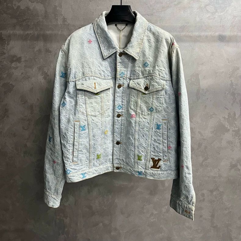 Louis Vuitton LOUIS VUITTON Light blue logo embroidered lapel single brea Size US L / EU 52-54 / 3 - 1 Thumbnail