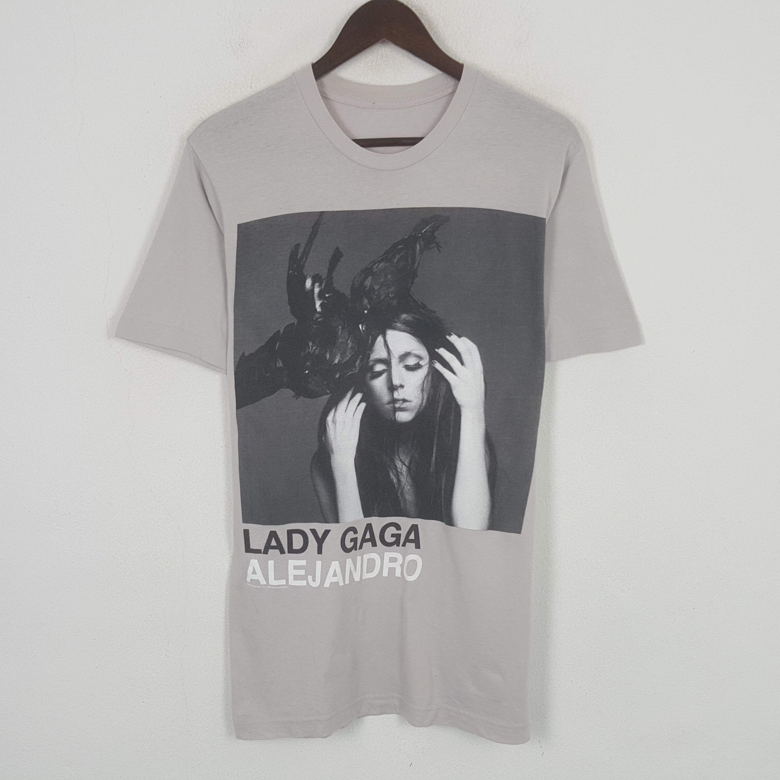 Vintage Vintage Lady Gaga Alejandro American Singer Tour Tshirt Size US M / EU 48-50 / 2 - 1 Thumbnail