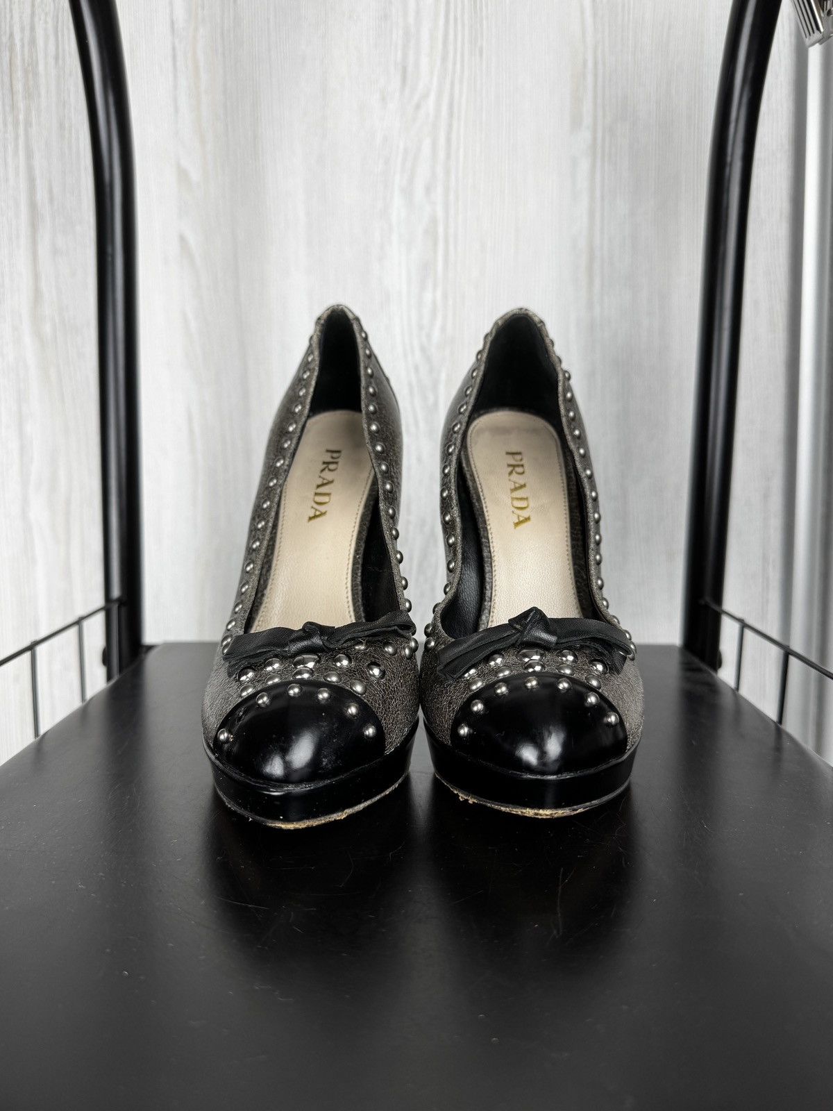 Prada Prada Grey/Black Studded Textured Leather Bow Pumps Sz 34.5 Size US 4.5 / IT 34.5 - 5 Thumbnail