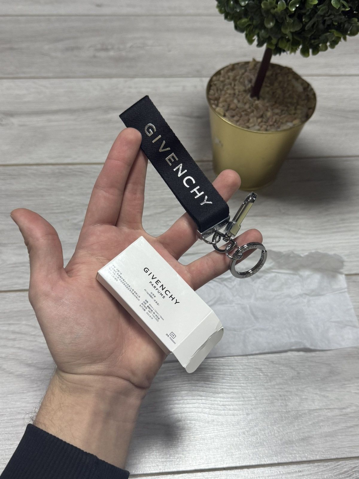 Givenchy Givenchy strap keychain carabiner spell out big logo Size ONE SIZE - 1 Thumbnail