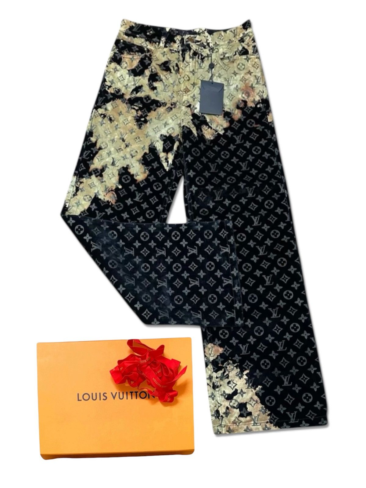 Louis Vuitton Louis Vuitton 36 Bleached Monogram Denim Jeans Size US 36 / EU 52 - 1 Thumbnail