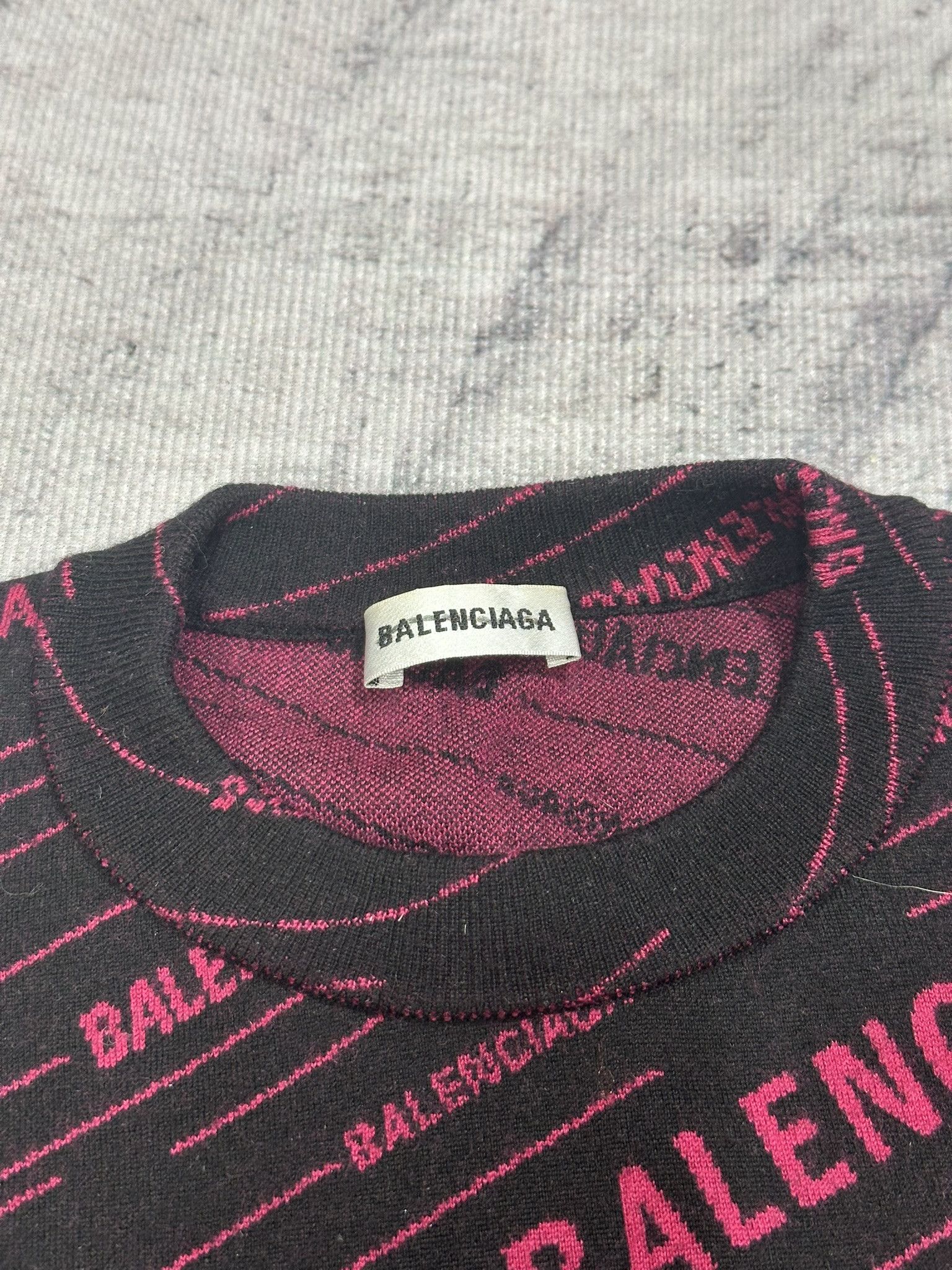 Balenciaga Balenciaga Sweater Diagonal Allover Logo Black and Pink Wool Size US S / EU 44-46 / 1 - 6 Thumbnail