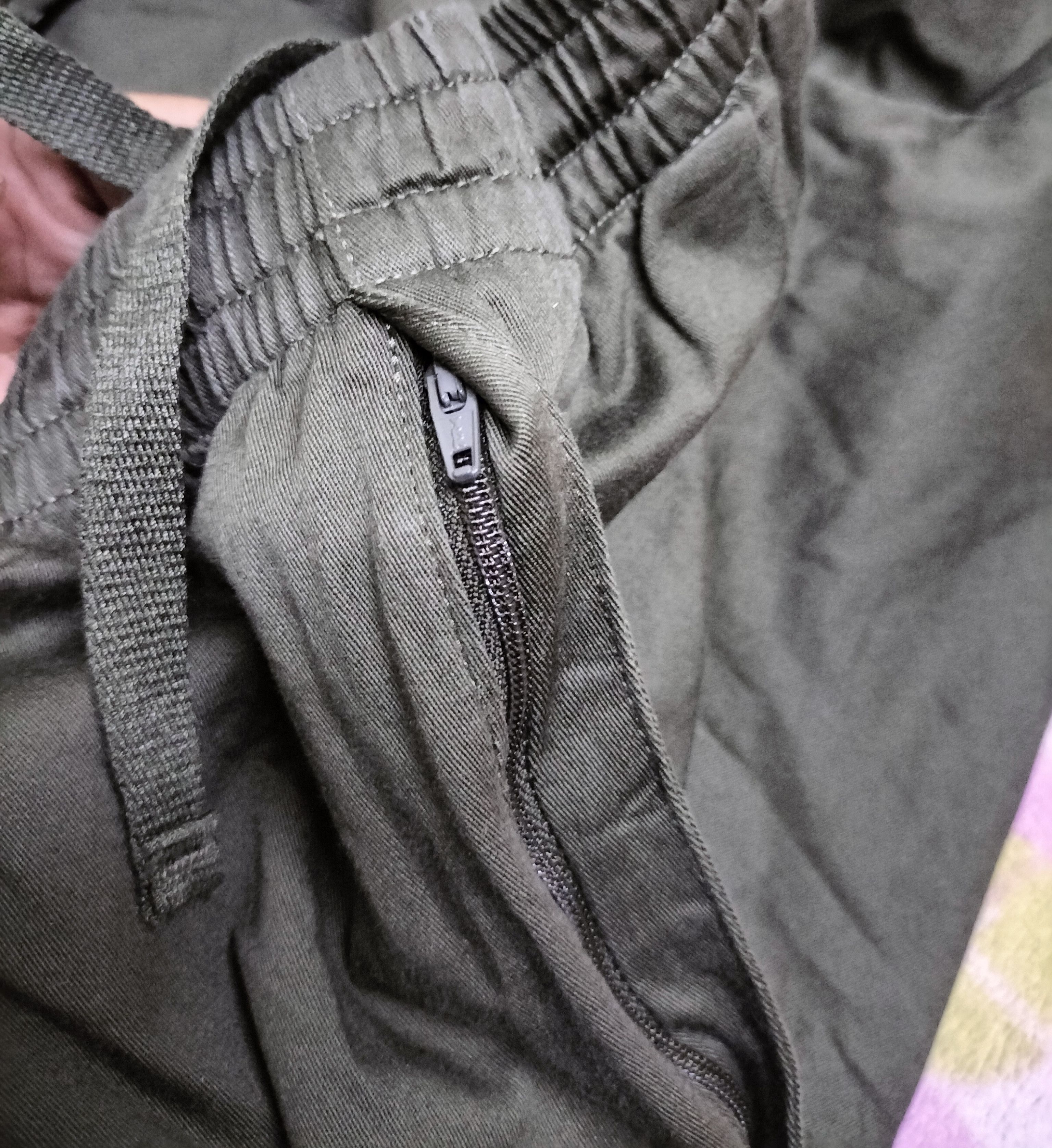 Uniqlo Uniqlo relaxed ankle pants green army Size US 30 / EU 46 - 5 Thumbnail