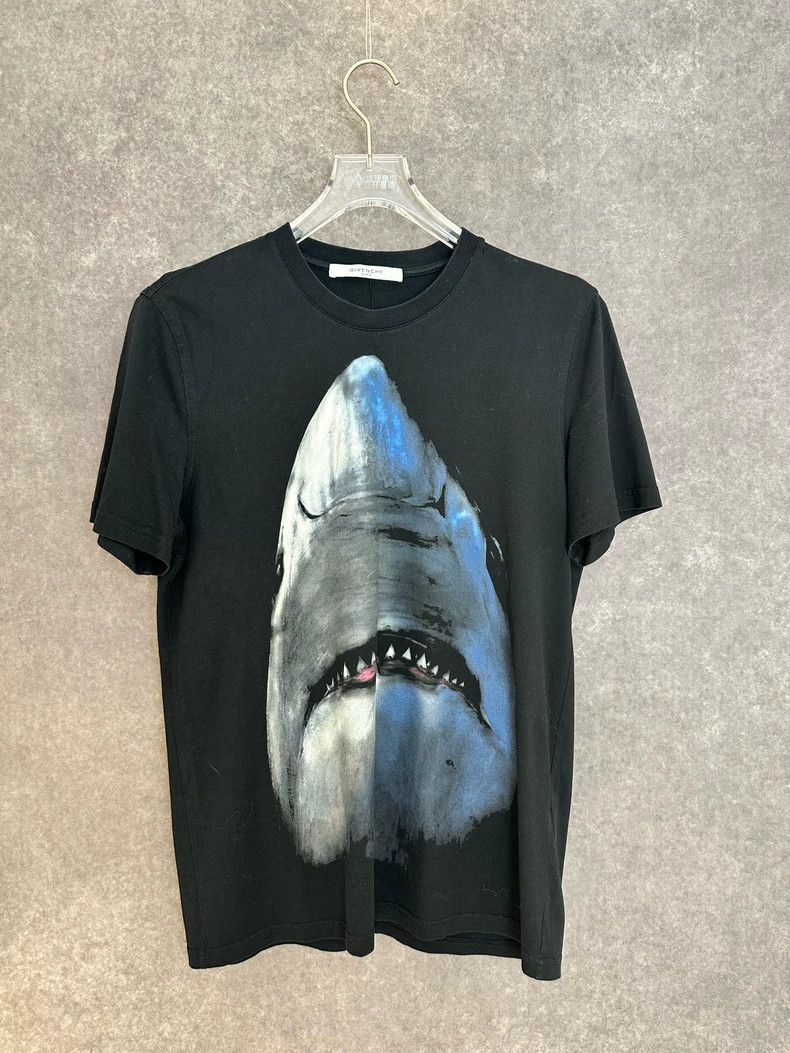Givenchy Givenchy Shark Short-Sleeve S Size Official Price 3890 Size US S / EU 44-46 / 1 - 1 Thumbnail
