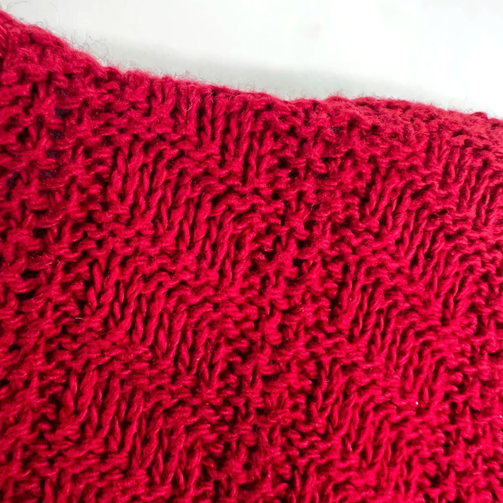Bill Blass VINTAGE Bill Blass Sweater XL Red Cable Knit Cotton USA Mens Size US XL / EU 56 / 4 - 4 Thumbnail