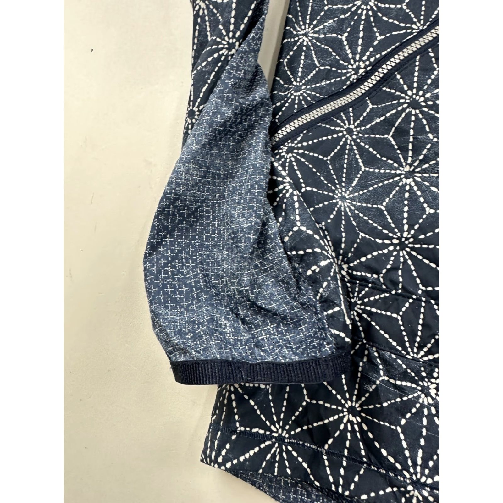 Lululemon Lululemon Jacket Womens 6 Blue Geometric Print Asymmetrical Zip Hoodie Pullover Size M / US 6-8 / IT 42-44 - 3 Thumbnail