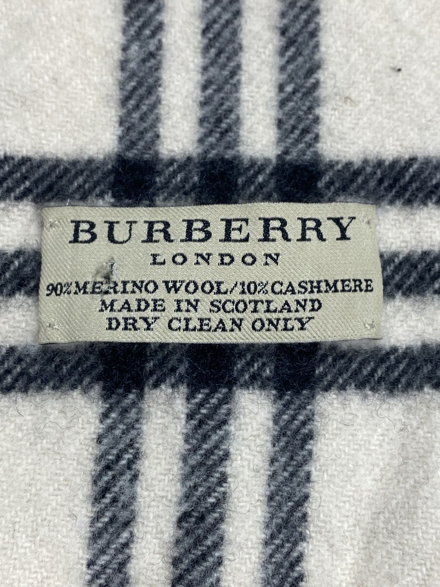 Burberry London Scarf Nova Check - 90% Wool 10% Cashmere