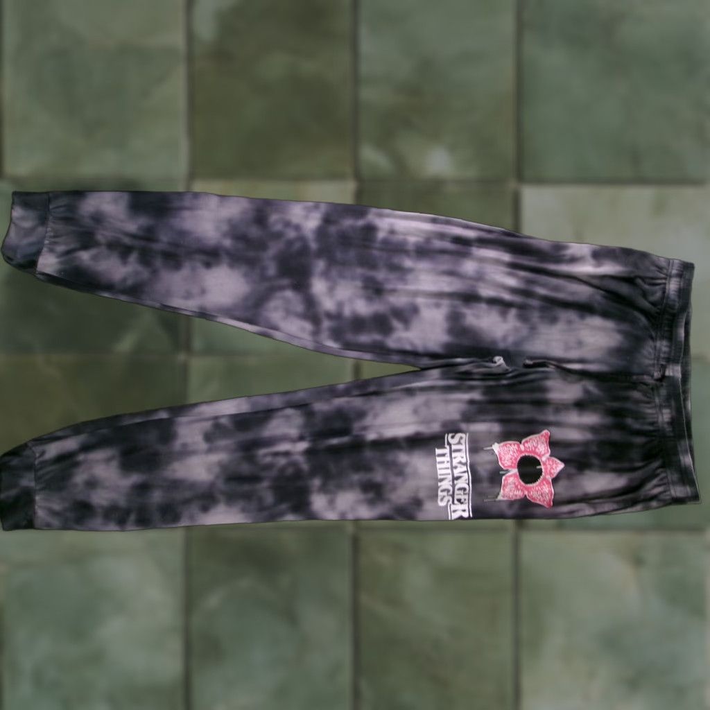 Vintage Stranger Things Sweatpants Mens XL Tie Dye Demogorgon Graphic Joggers Black Size US 36 / EU 52 - 1 Thumbnail