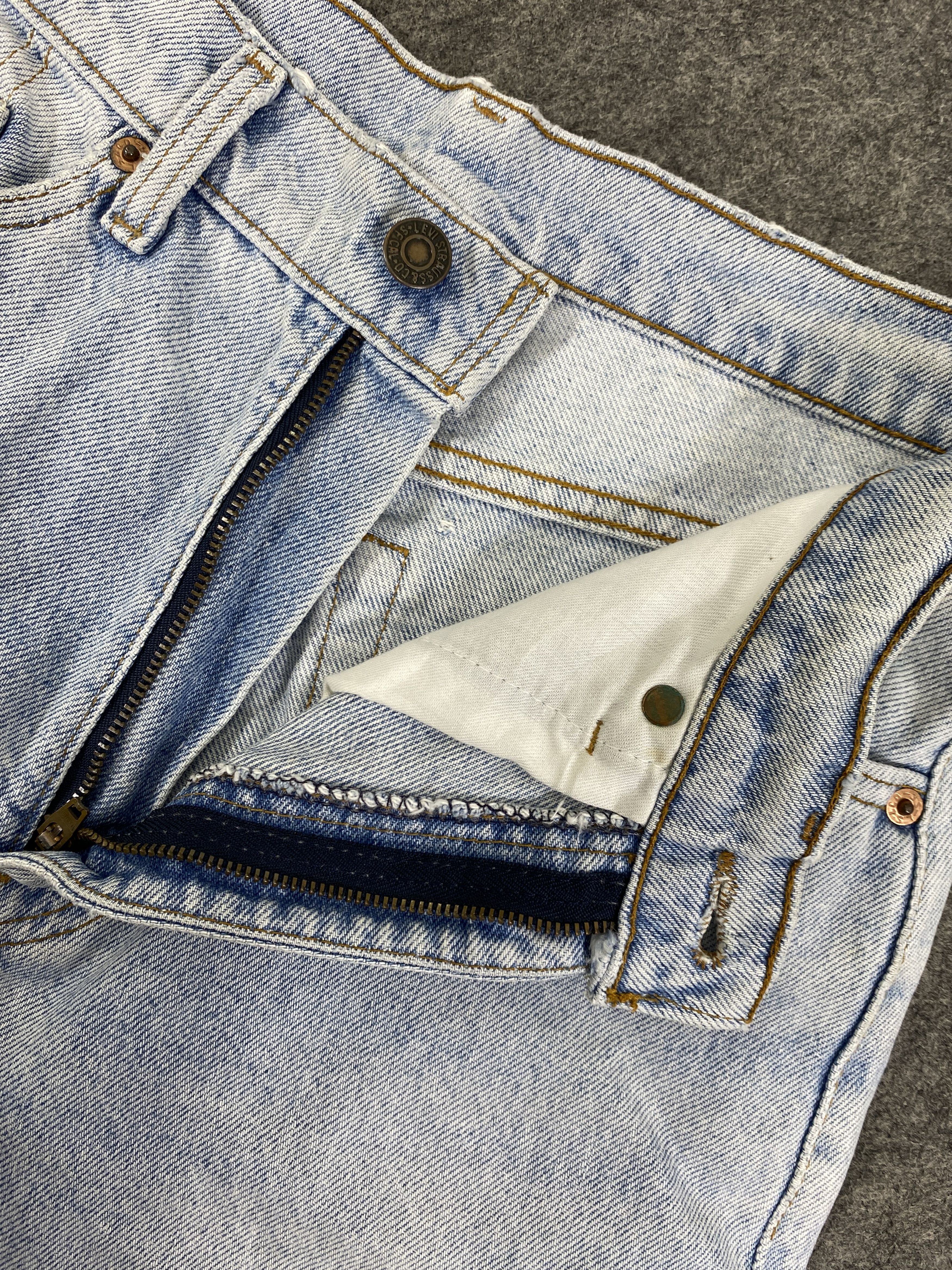 Levi's Light Blue Wash Vintage Levi's USA Jeans 28x27 - JN3376 Size US 28 / EU 44 - 6 Thumbnail