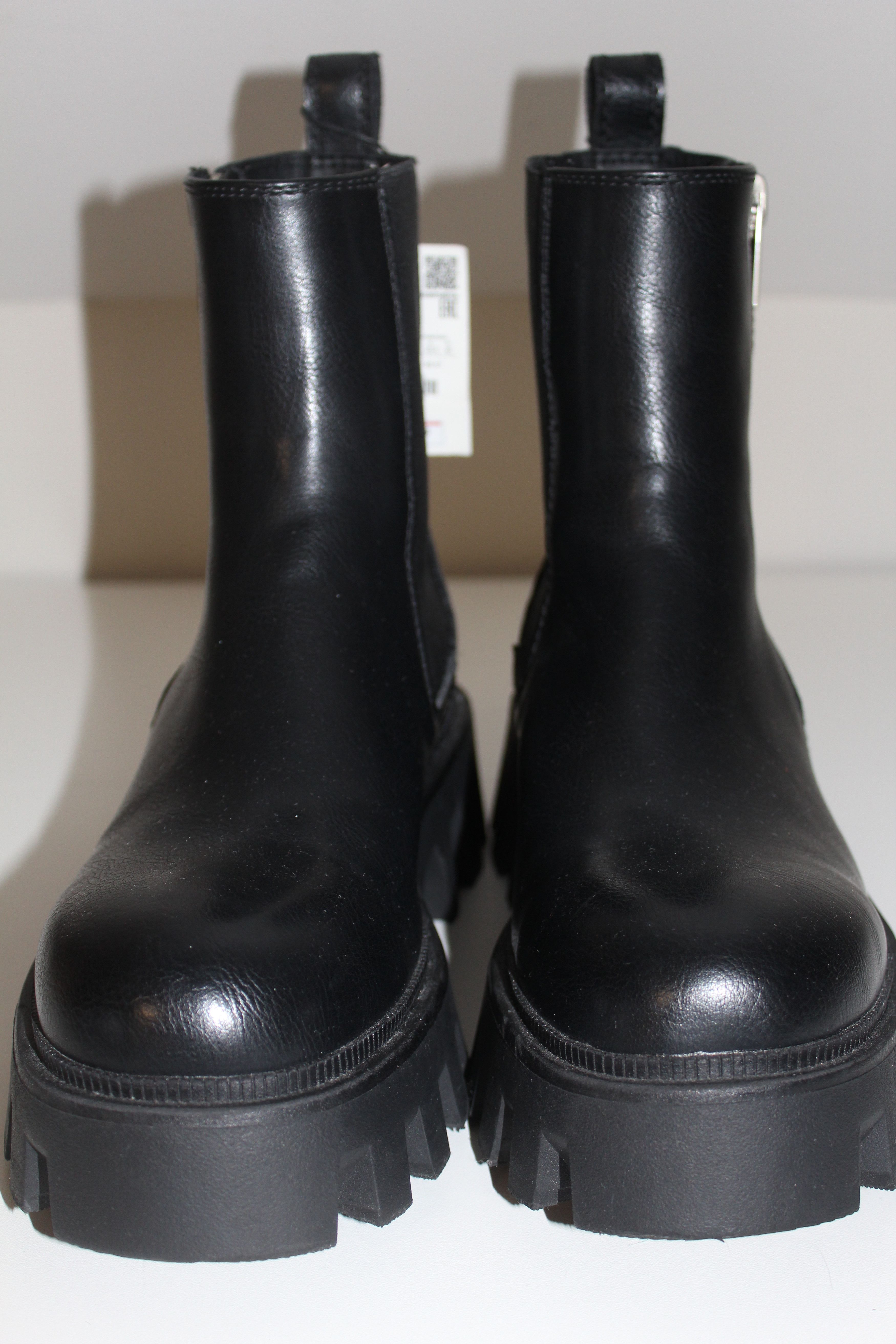 Zara Zara Black Lug Sole Chunky Chelsea Boots Ankle EU 41 10.5W Size US 10.5 / IT 40.5 - 2 Thumbnail
