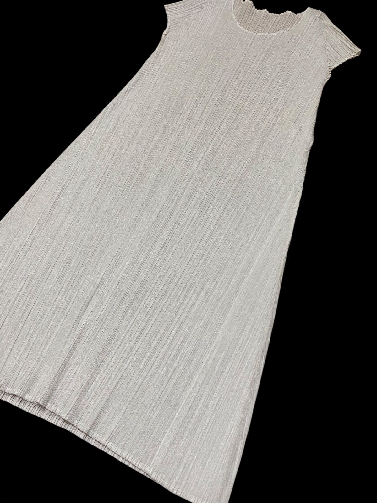 Pleats Please Issey Miyake 🔥STUNNING🔥PLEATS PLEASE ISSEY MIYAKE WHITE DRESS SLEEVELESS Size ONE SIZE - 5 Thumbnail