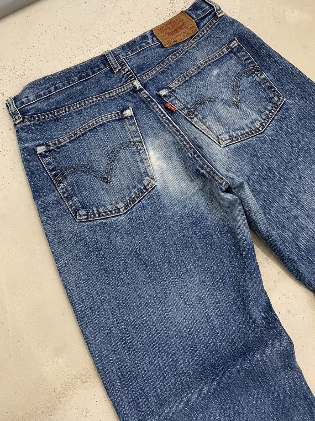 Levis 502 Distressed Denim Pants (AE11)