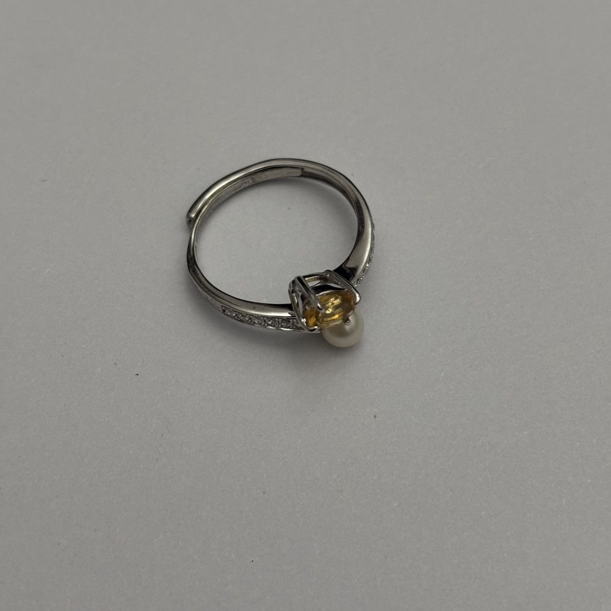 Yellow gemstone pearl ring