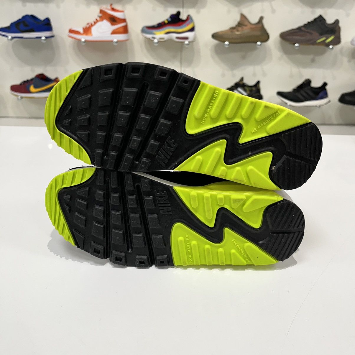 Nike Nike Air Max 90 OG Volt (GS) Size US 5 / EU 37 - 10 Thumbnail