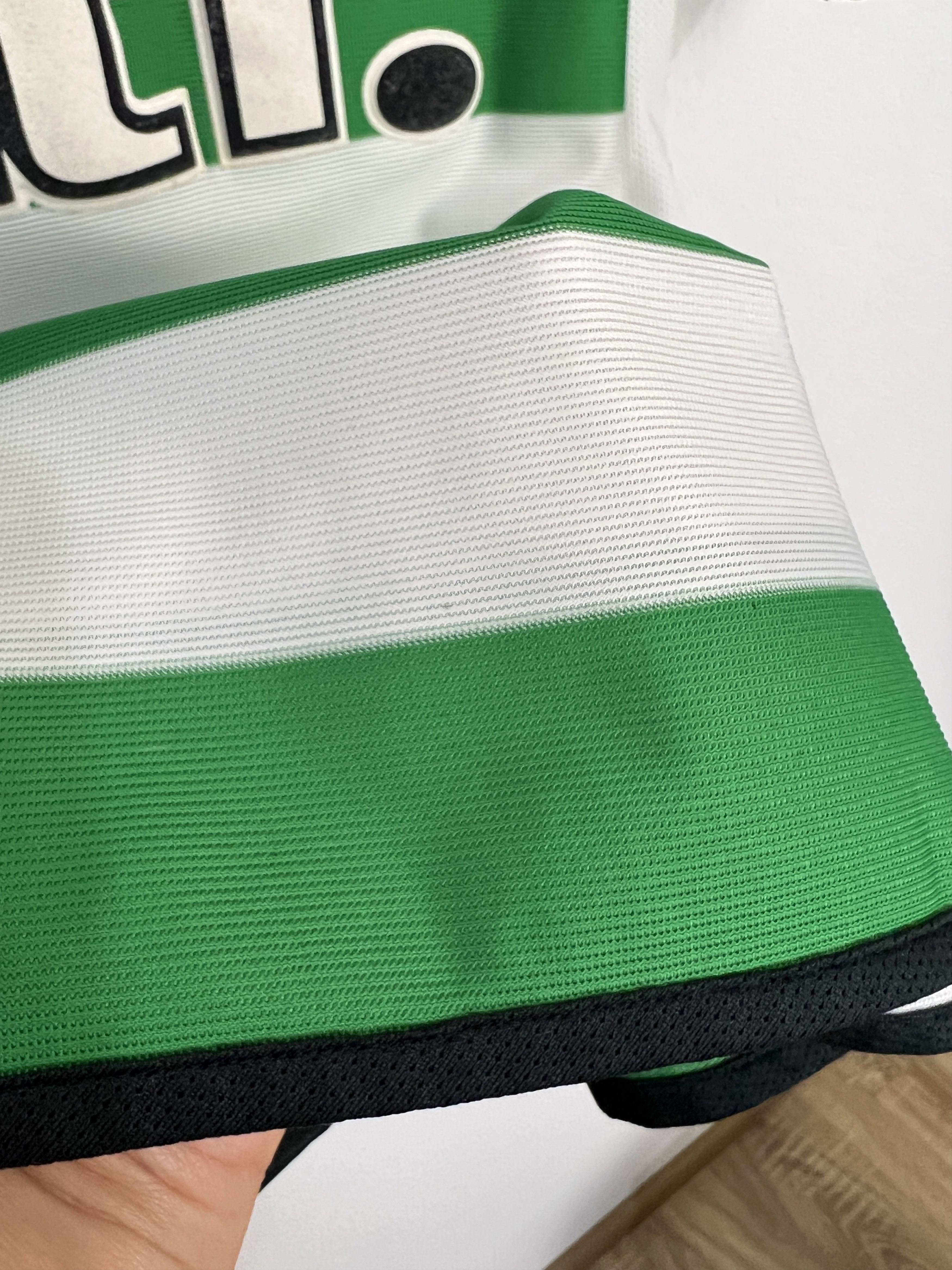 Umbro Celtic Home football shirt 2001 Soccer Umbro Jersey Mens Size US M / EU 48-50 / 2 - 9 Thumbnail