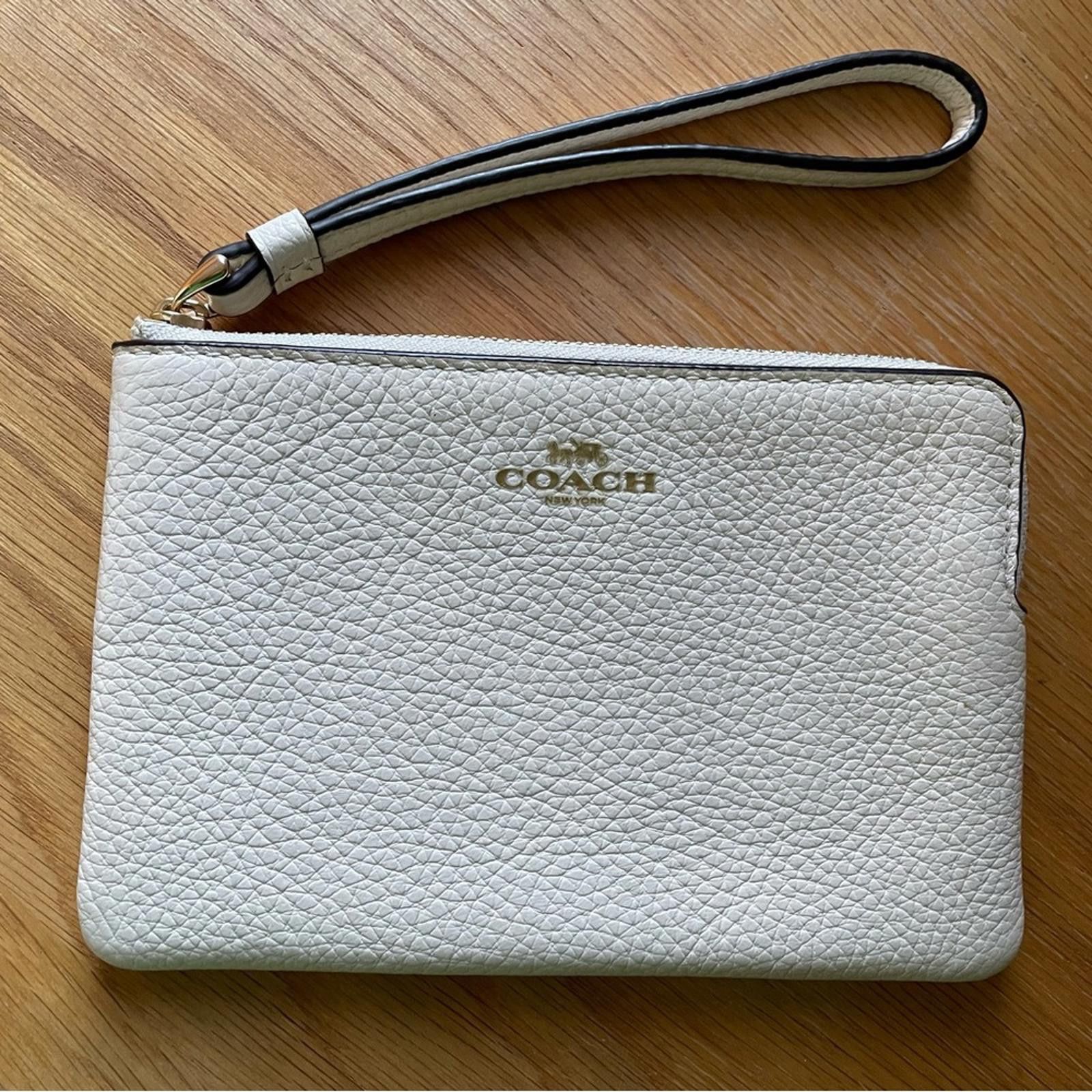 Coach Never Used Coach Large Corner Zip Wristlet Wallet Purse Bag Size ONE SIZE - 1 Thumbnail
