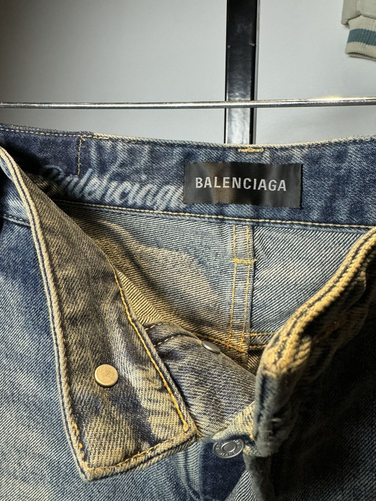 Balenciaga Balenciaga All Over Logo Light Wash Cropped Jeans - 31 Size US 31 - 10 Thumbnail