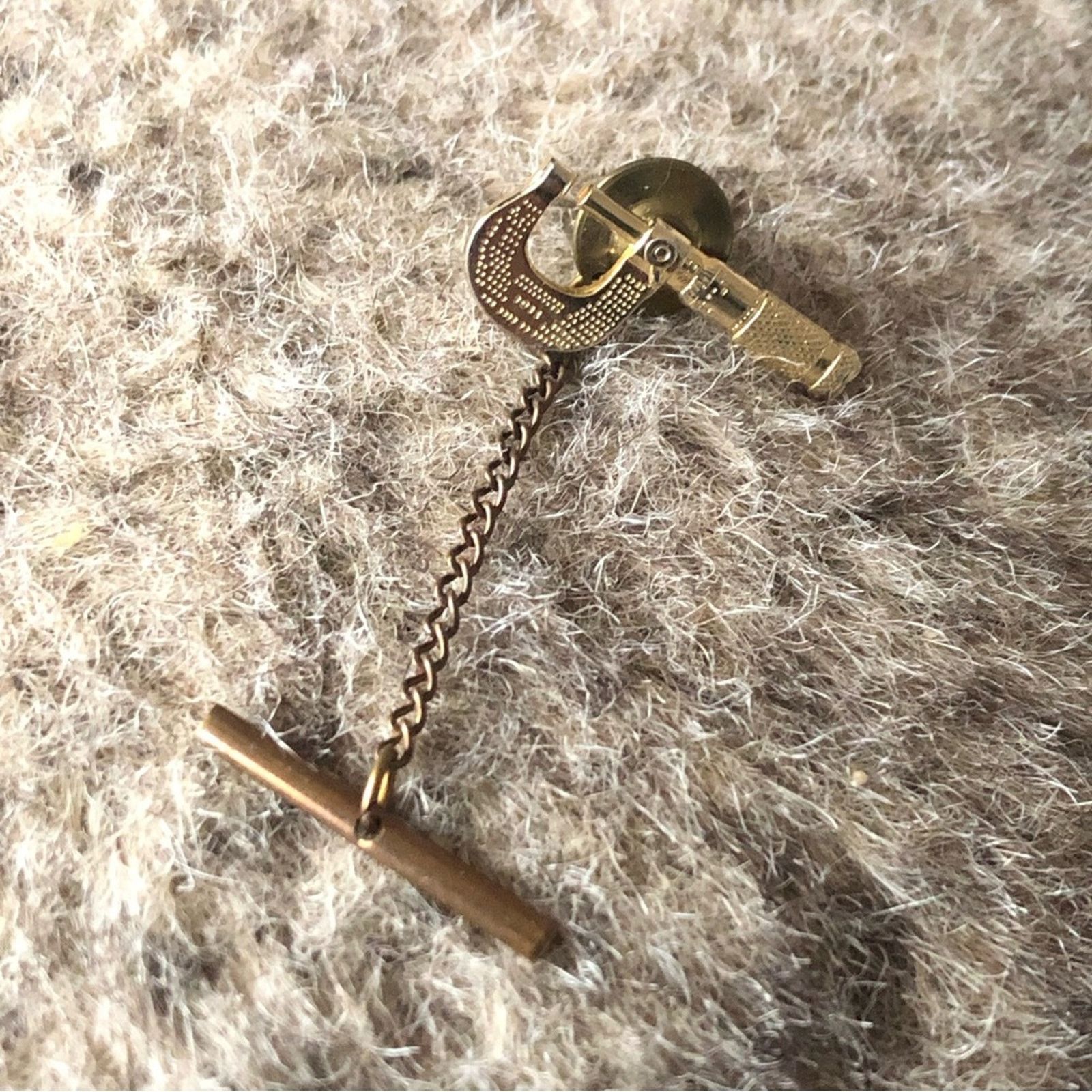 Vintage Vintage men’s gold plated wrench tie Tac pin with chain Size ONE SIZE - 5 Thumbnail