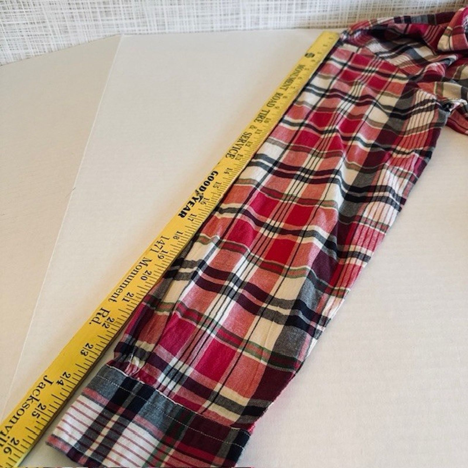 Brooks Brothers Brooks Brothers Red Fleece XL Button Shirt Red Plaid Cotton Size US XL / EU 56 / 4 - 12 Thumbnail