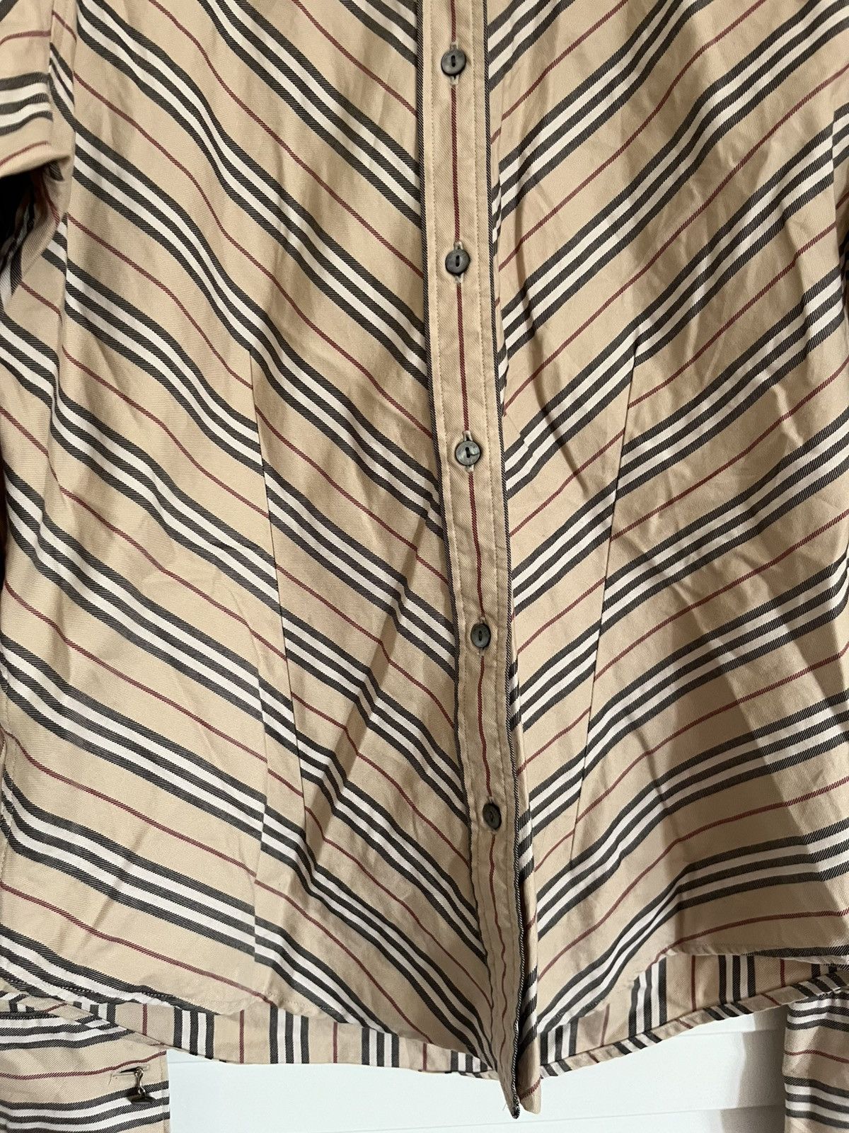 Burberry WW Burberry fitted button up shirt Size M / US 6-8 / IT 42-44 - 2 Thumbnail