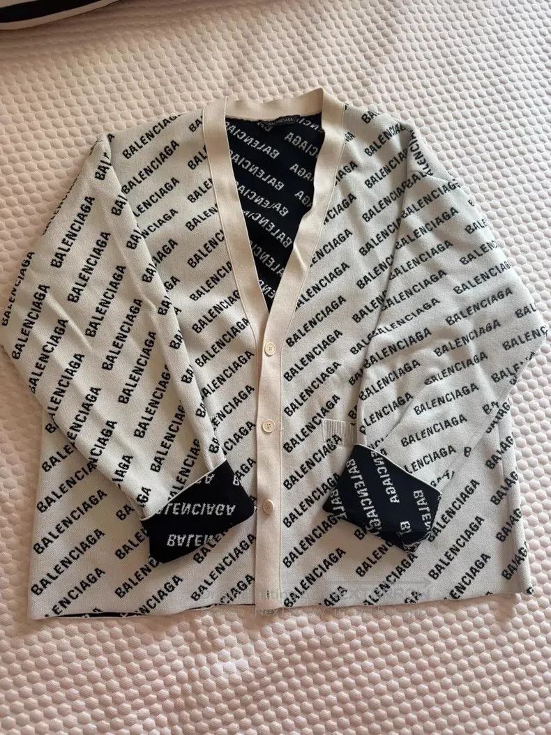 Balenciaga Balenciaga Black letter logo cardigan Size US L / EU 52-54 / 3 - 1 Thumbnail