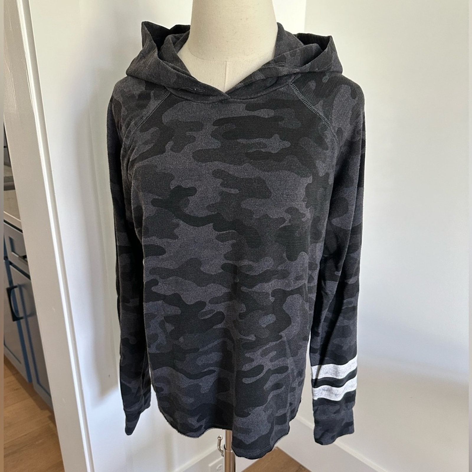 Sundry Sundry Soft Camo Stripe Sleeve Hoodie - size 2 Size M / US 6-8 / IT 42-44 - 2 Thumbnail