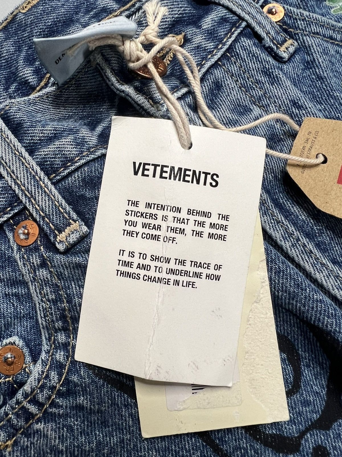 Levi's × Vetements Vetements A/W 19 Tribal & Stickers Patchwork Jeans Size US 29 - 13 Thumbnail