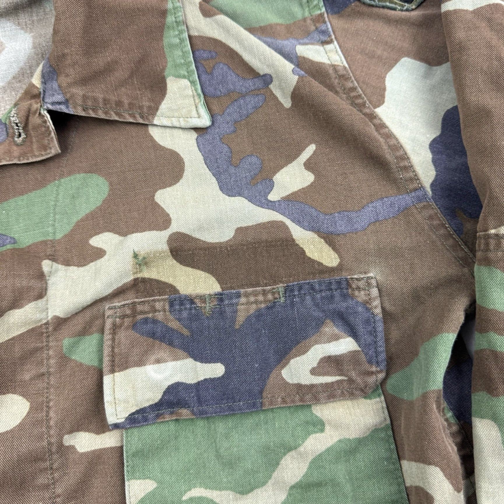 Vintage VINTAGE Army Button Up Shirt Adult Medium Green Military US Army 80s 1980s Camouflage Button-Up Mens Size US M / EU 48-50 / 2 - 5 Thumbnail