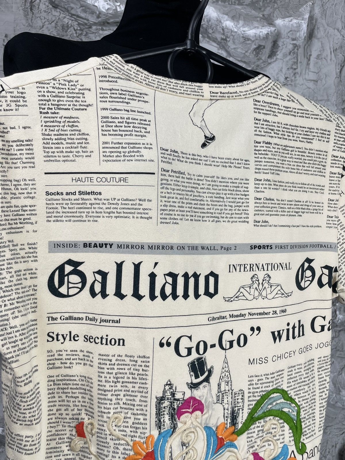 John Galliano John Galliano Rare Archive 2000s Gazette Print T-shirt Size M / US 6-8 / IT 42-44 - 9 Thumbnail