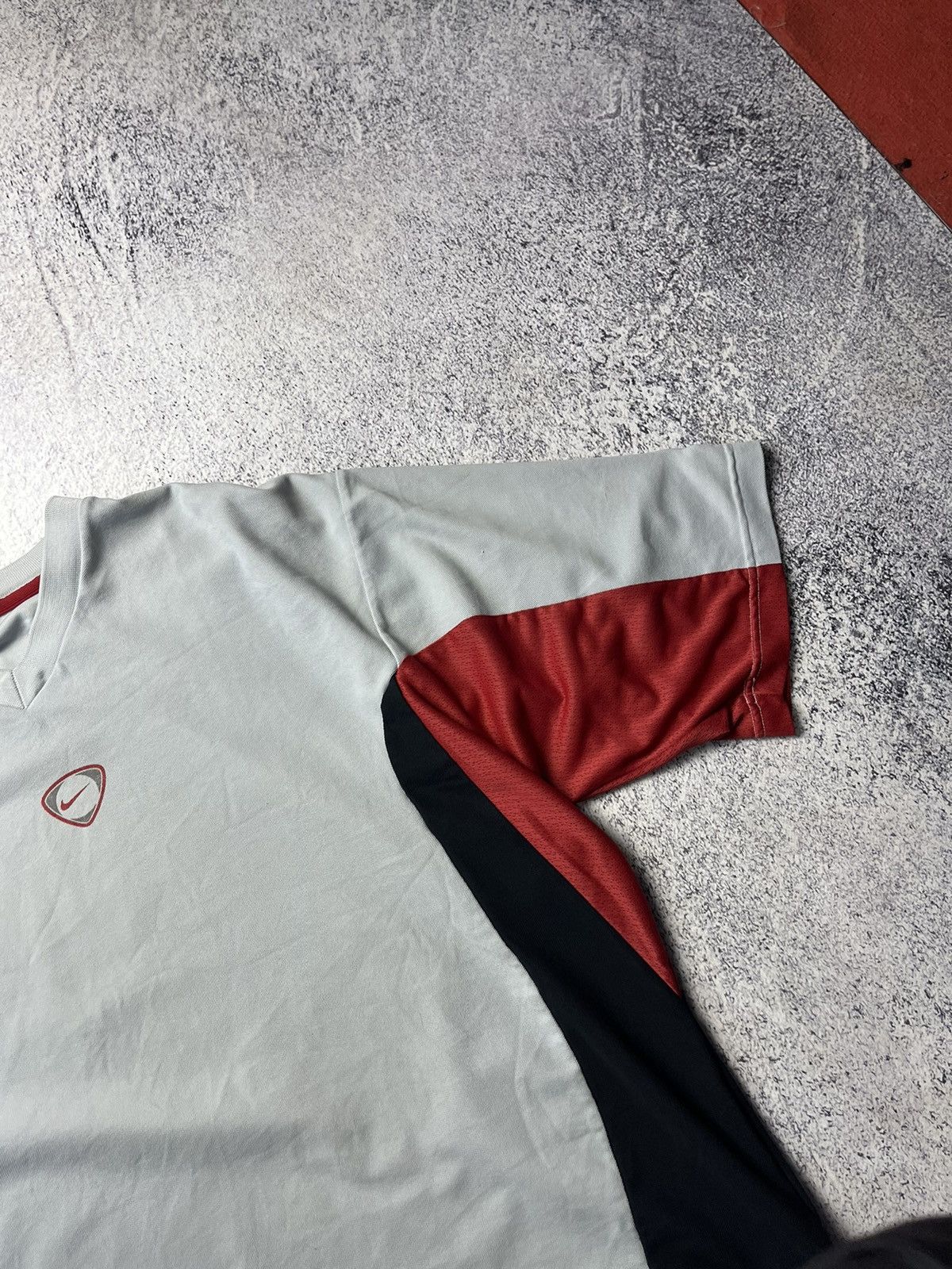 Nike Mens Vintage Nike T-Shirt centre swoosh Rare Size US XL / EU 56 / 4 - 11 Thumbnail