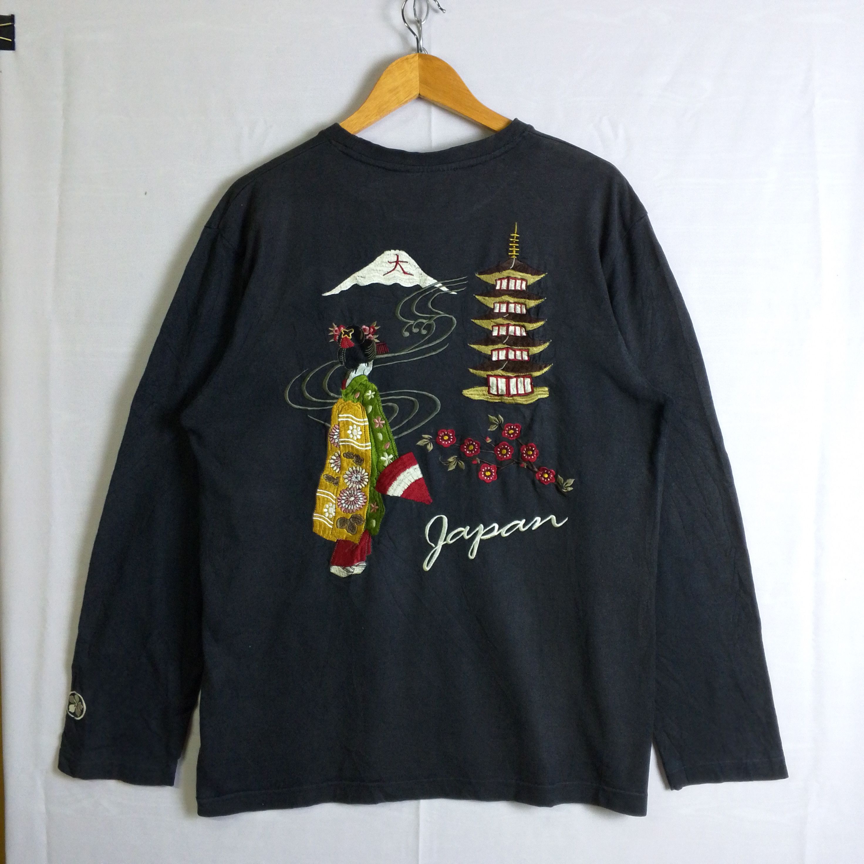 Japanese Brand Vintage Infinity Japan Souvenir Embroidery Tee Size US L / EU 52-54 / 3 - 1 Thumbnail
