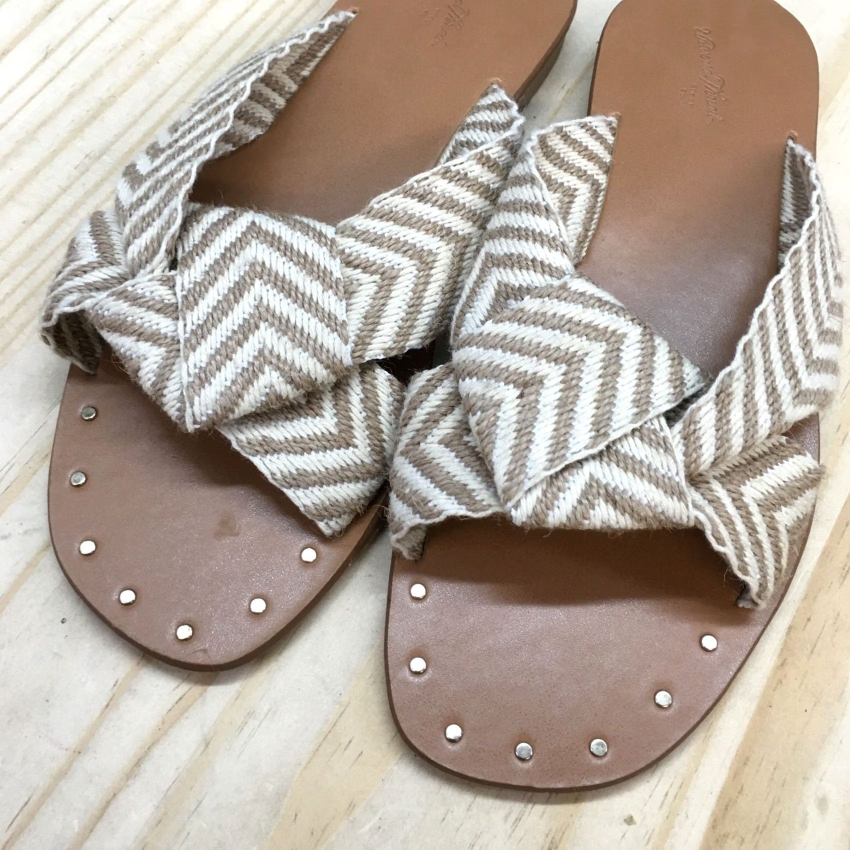 Vintage Universal Thread Sandals Womens 7 Louise Chevron Print Knotted Flats Brown Sandal Casual Slip On Flat Womens Brown Chevron Print Louise Sandal Size US 7 / IT 37 - 4 Thumbnail