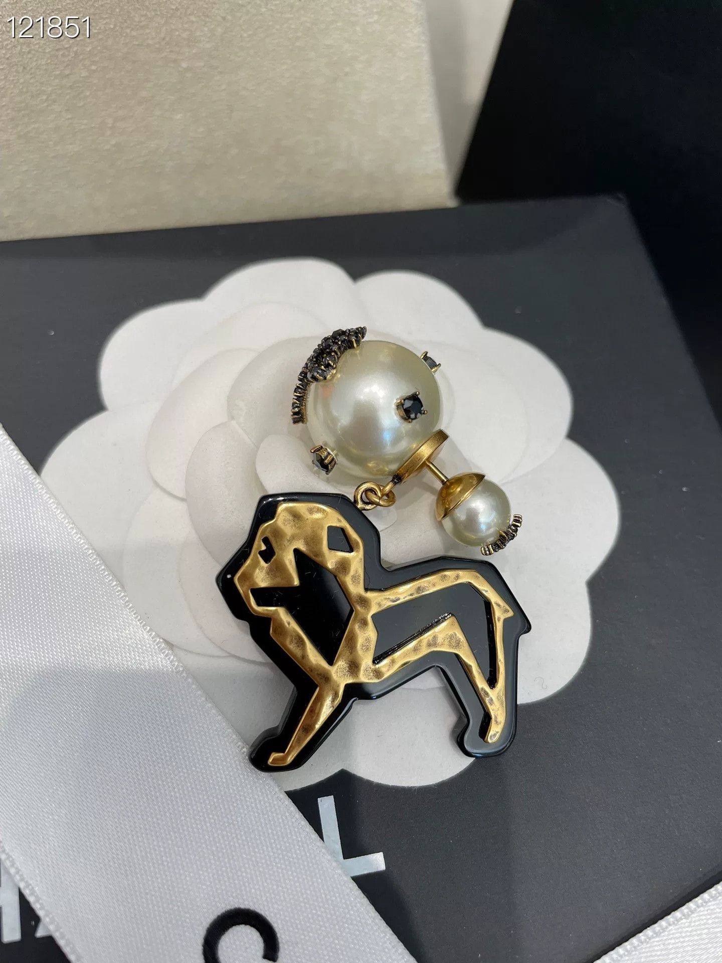 Dior Dior Limited Single Lion Earring Size ONE SIZE - 1 Thumbnail