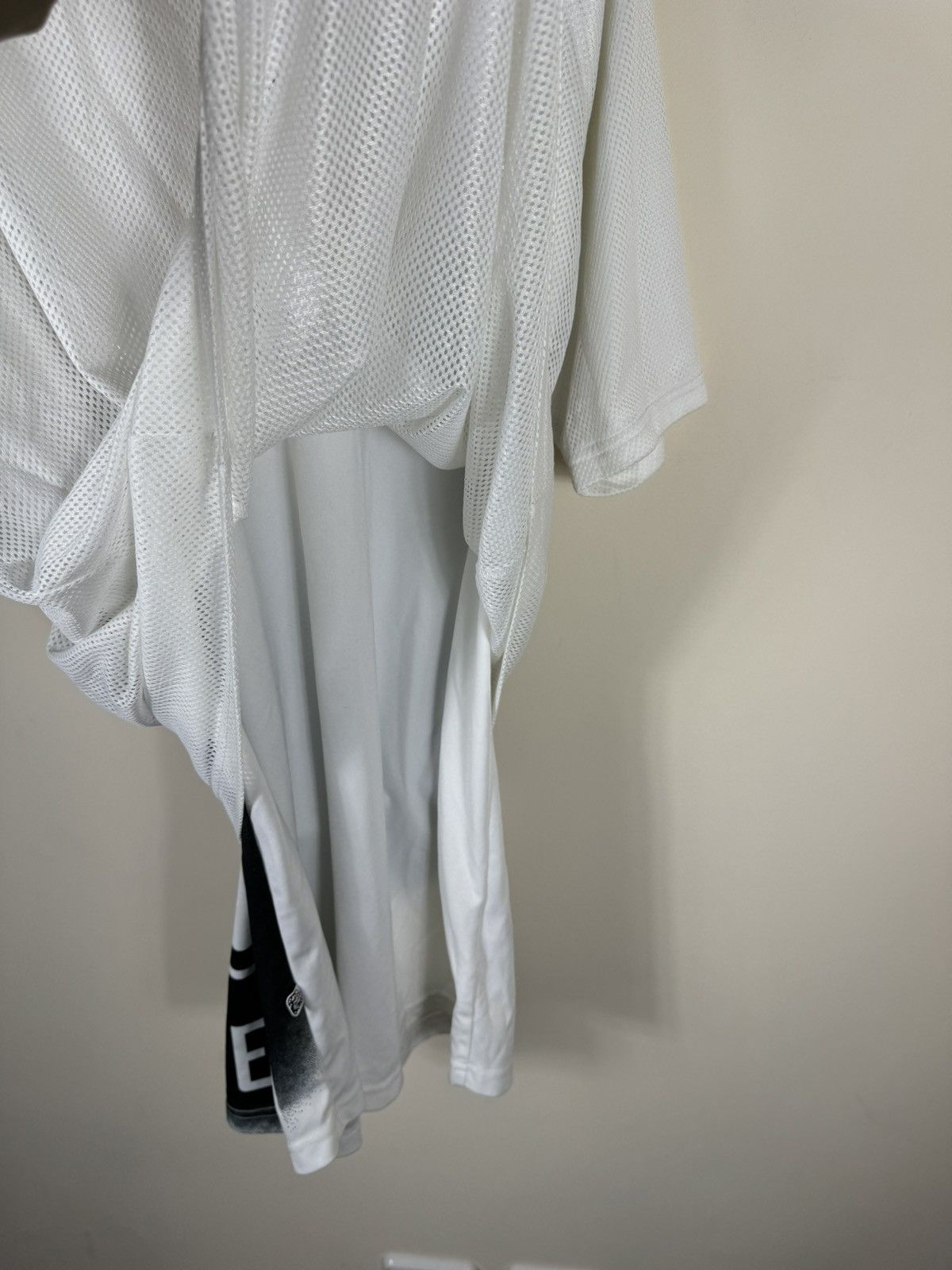 Nike × Vintage Vintage Nike Center Logo Uptempo Mesh T-Shirt Size US L / EU 52-54 / 3 - 4 Thumbnail