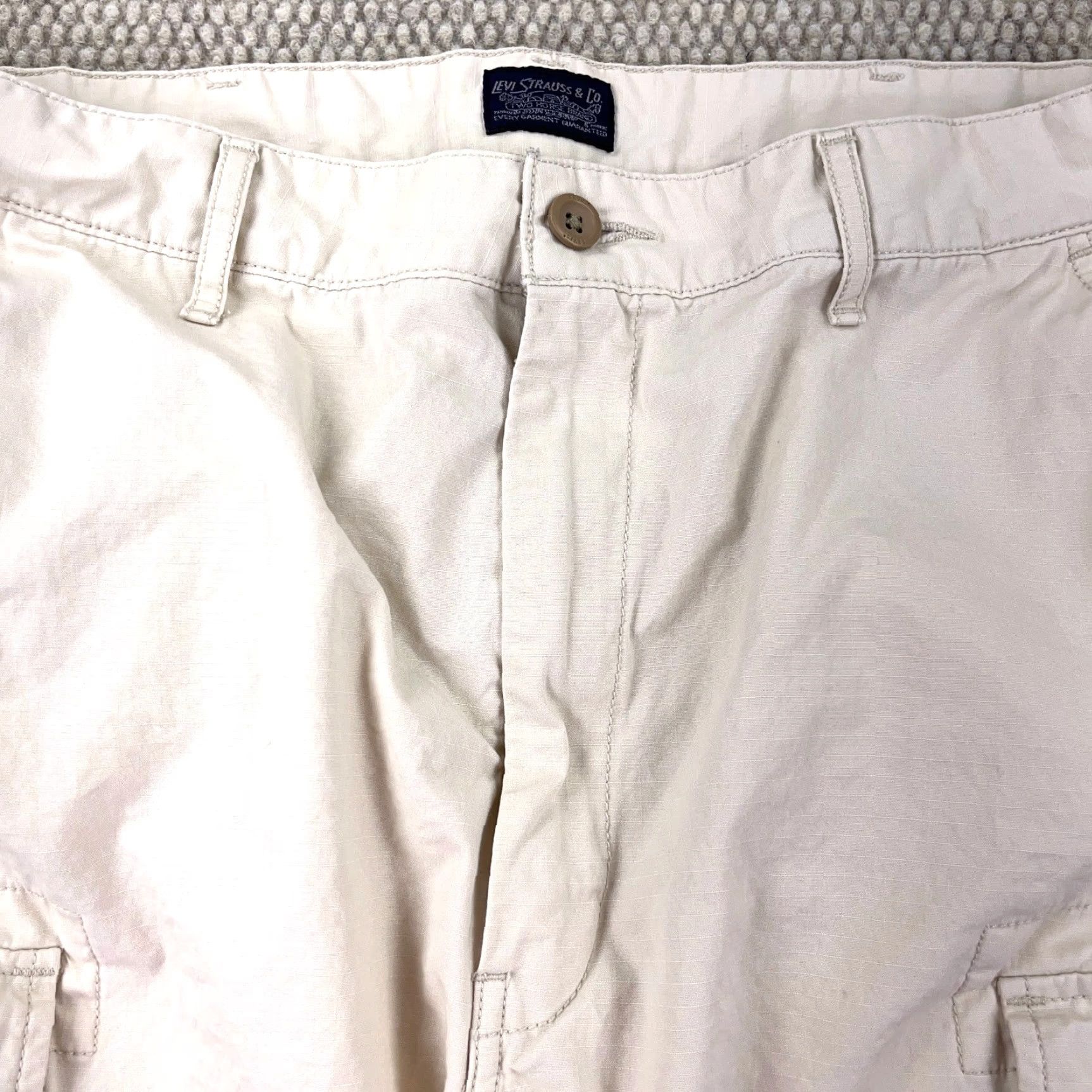 Levi's Levi's Cargo Shorts Men 38 Tan Beige Rip Stop Canvas Hiking Dad Adult Utility Cargo Pocket 9in Inseam Regular Size US 38 / EU 54 - 4 Thumbnail
