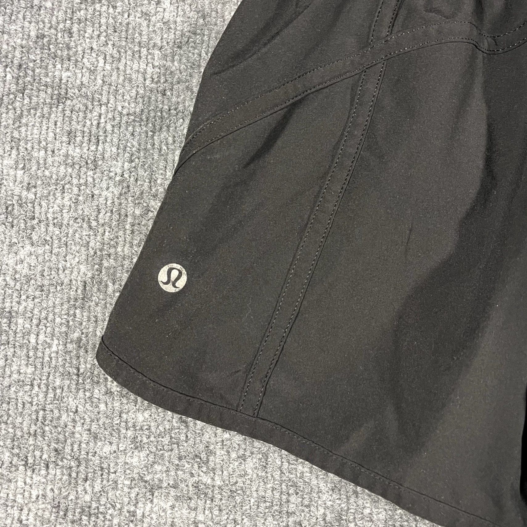 Lululemon Lululemon Women’s 4 Black Tracker 3" Inseam Activewear Lined Shorts Shirt? Size 27" / US 4 / IT 40 - 2 Thumbnail