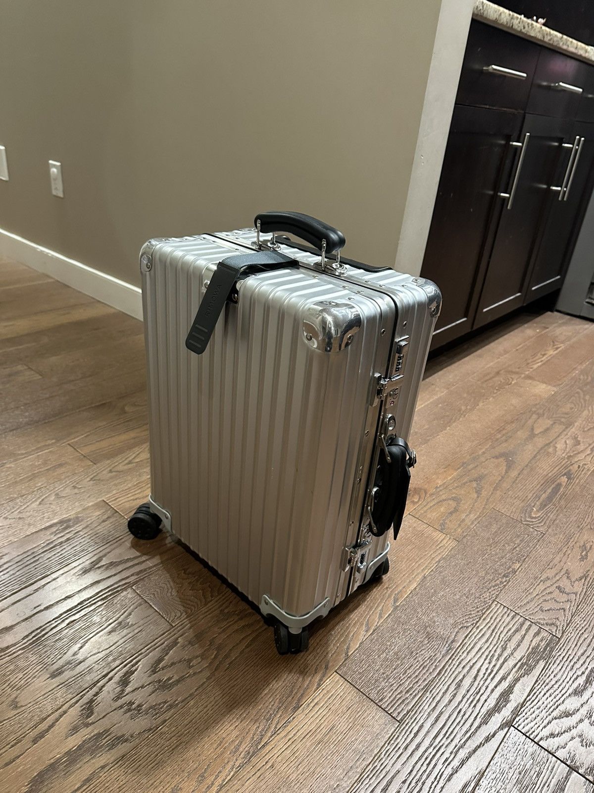 Rimowa Rimowa Aluminum Classic Cabin Carry On Silver Suitcase Size ONE SIZE - 1 Thumbnail