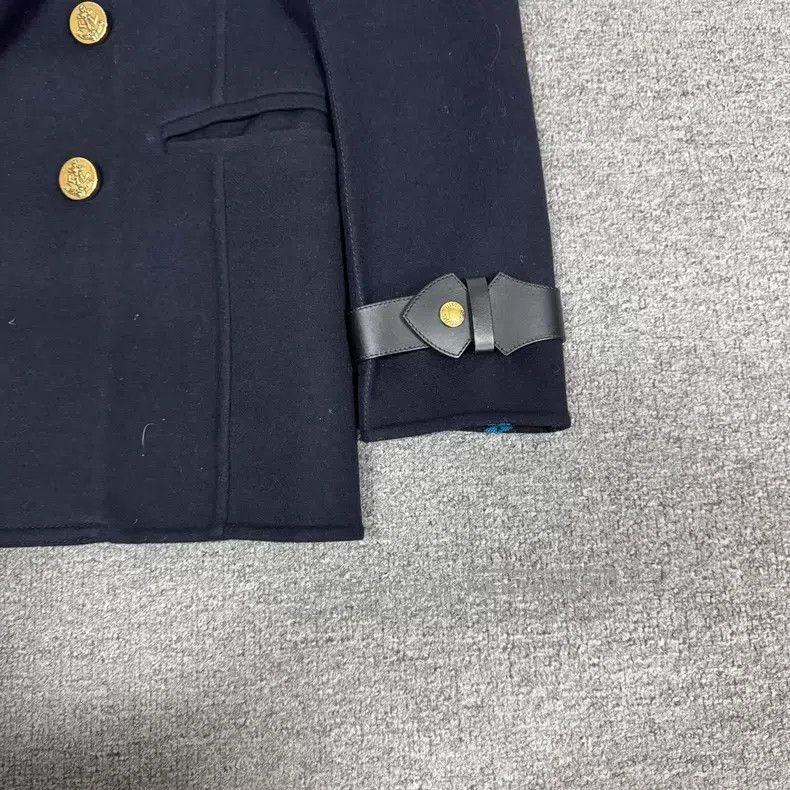 Louis Vuitton Louis Vuitton Wool coat with double-breasted gold button l Size XS / US 0-2 / IT 36-38 - 4 Thumbnail