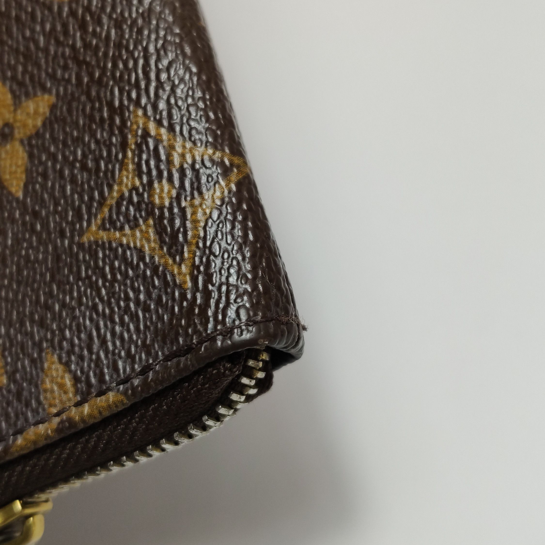 Louis Vuitton Louis Vuitton (LV) Cowhide Monogram Emblem Wallet -y2506 Size ONE SIZE - 9 Thumbnail