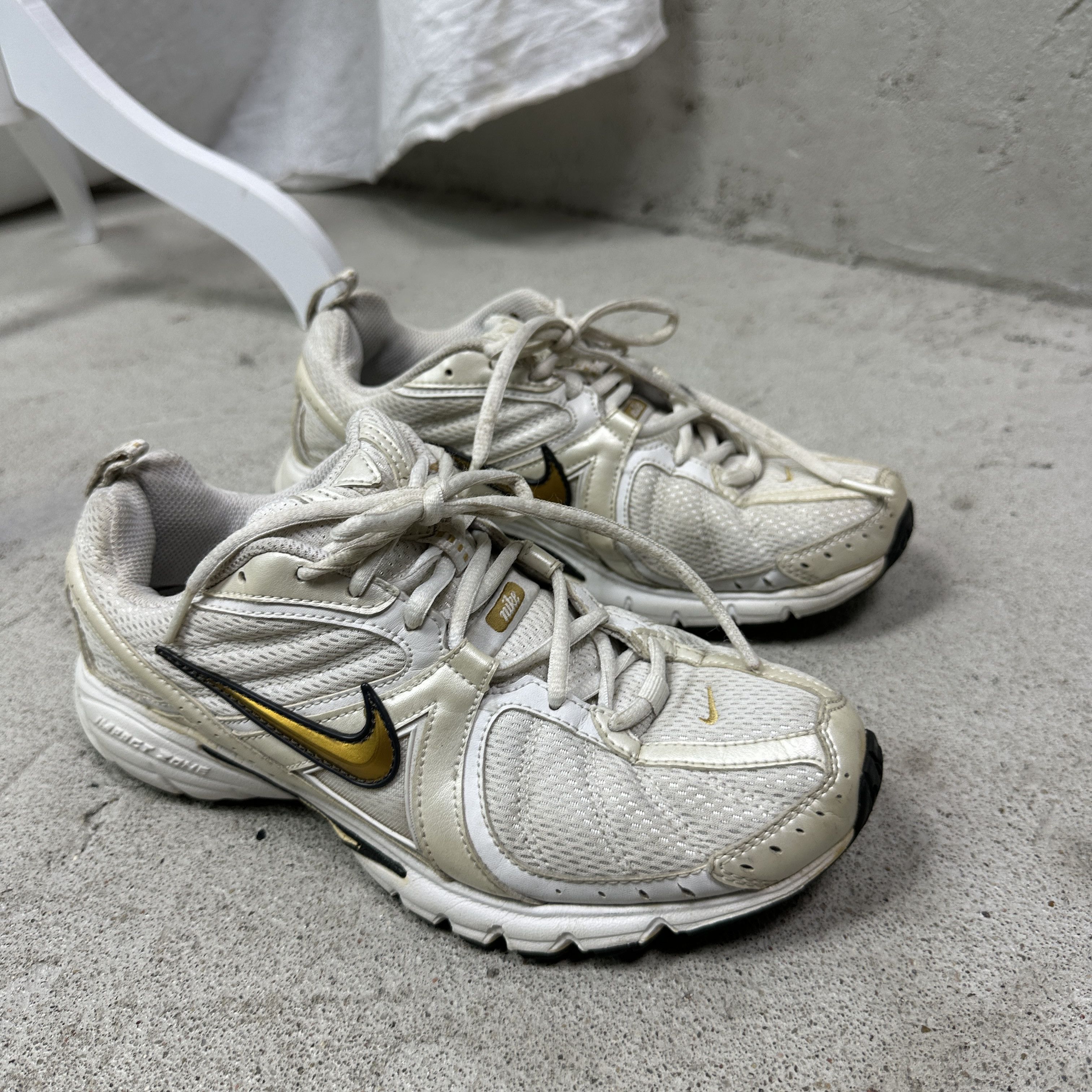 Nike Vintage Sporty Streetwear Nike Chunky 00s Sneakers Size US 7.5 / EU 40-41 - 2 Thumbnail