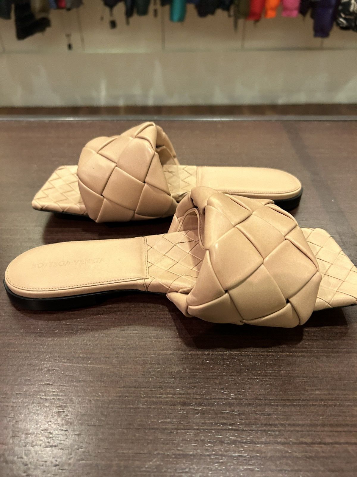 Bottega Veneta Bottega Veneta Lido Intrecciato Flat Sandals Cream Size US 11 / IT 41 - 4 Thumbnail
