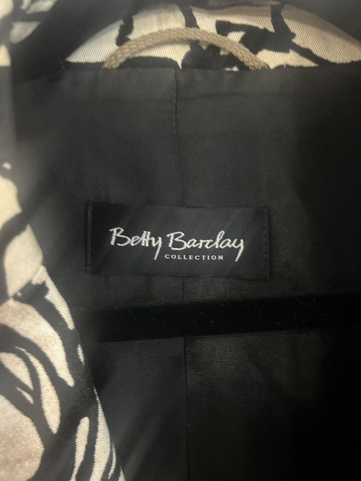 Other Betty Barlay Blazer, M, Brown/Black Velvet Abstract Pattern Size M / US 6-8 / IT 42-44 - 4 Thumbnail